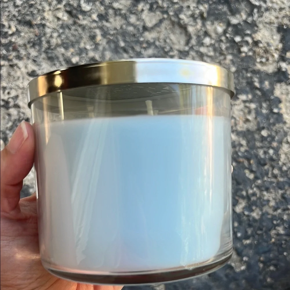 New Bath & Body Works Blue and Silver Candle Frozen Lake - Picture 3 of 10